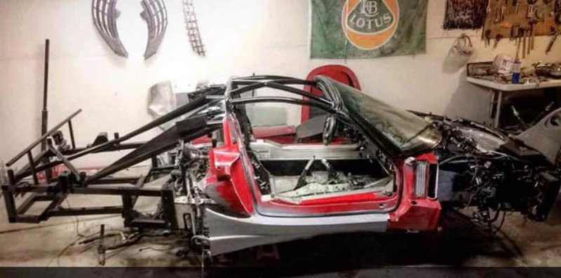 Illustration for article titled Praise All That Is Unholy: Here's A BMW V10 Swapped Into A Lotus Elise